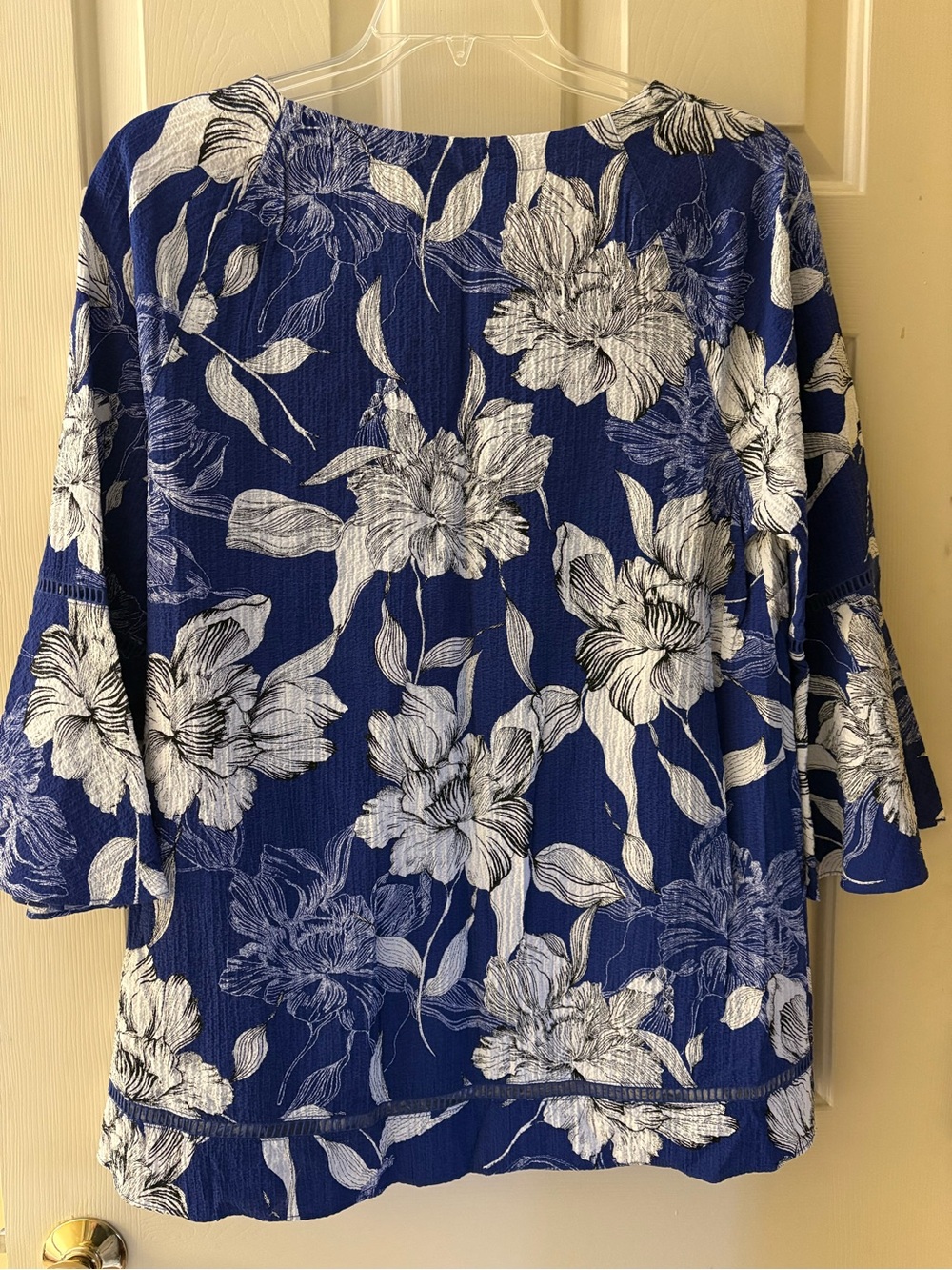 JM Collection Size Large Blue & White Floral Women's Blouse with Bell Sleeves - Picture 2 of 5